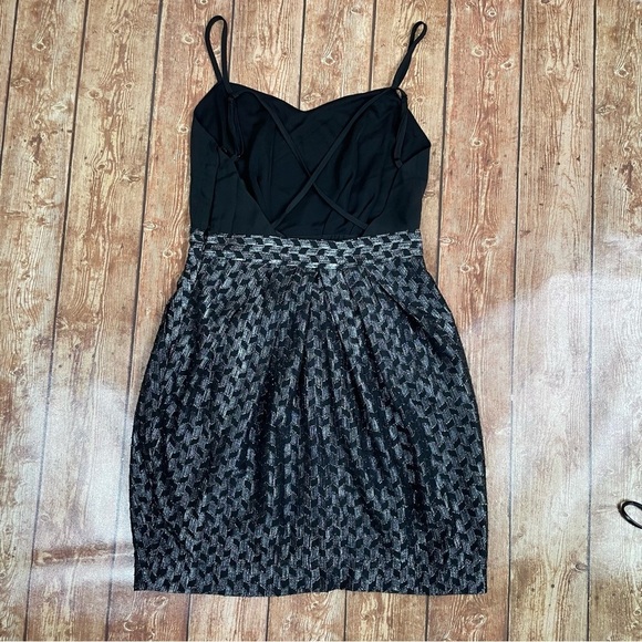 BCBGeneration woman Cross Strap Cocktail Dress size 0 black metallic silver - Picture 3 of 16